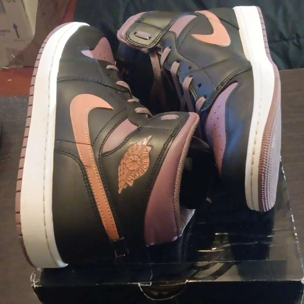 Jordan 1 Mid SE Black Sky J Mauve Mens 11.5 EUC W/OG BOX - Picture 7 of 10